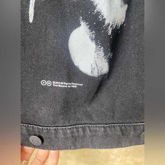 NWT 2019 H&M x Posty Co. Printed Silhouette Black Denim Jacket - Picture 4 of 7